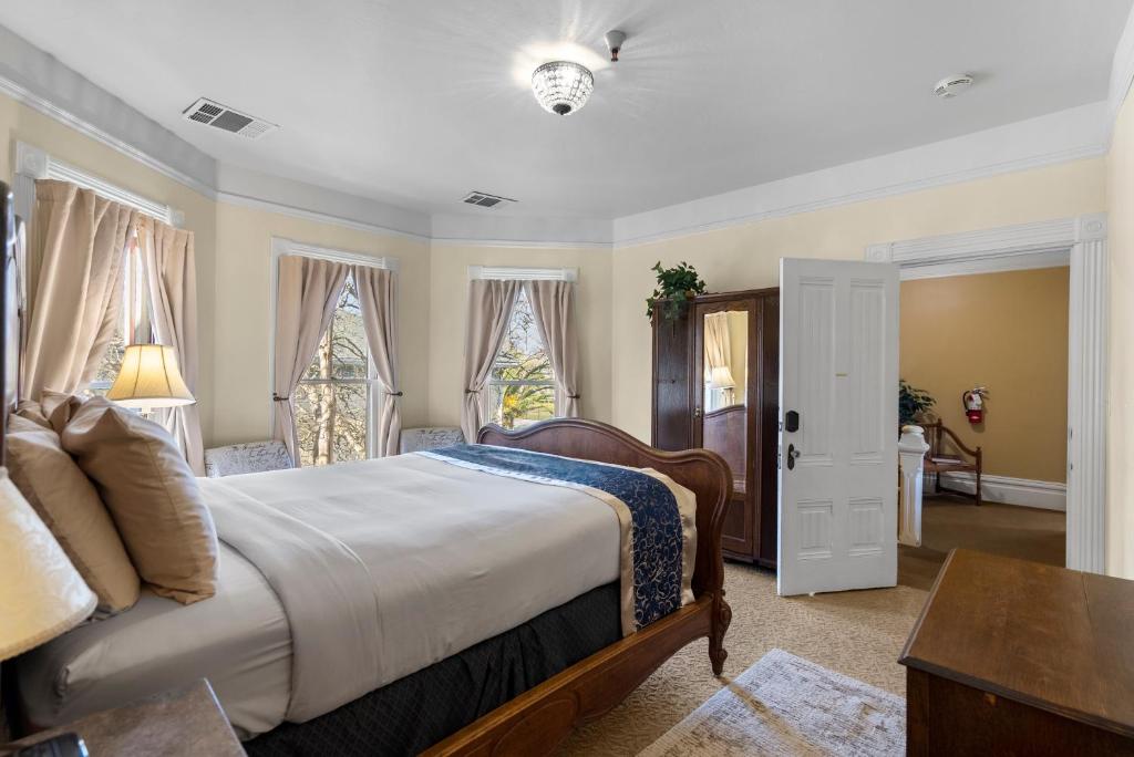 Hennessey House Bed and Breakfast - Chambre Reine