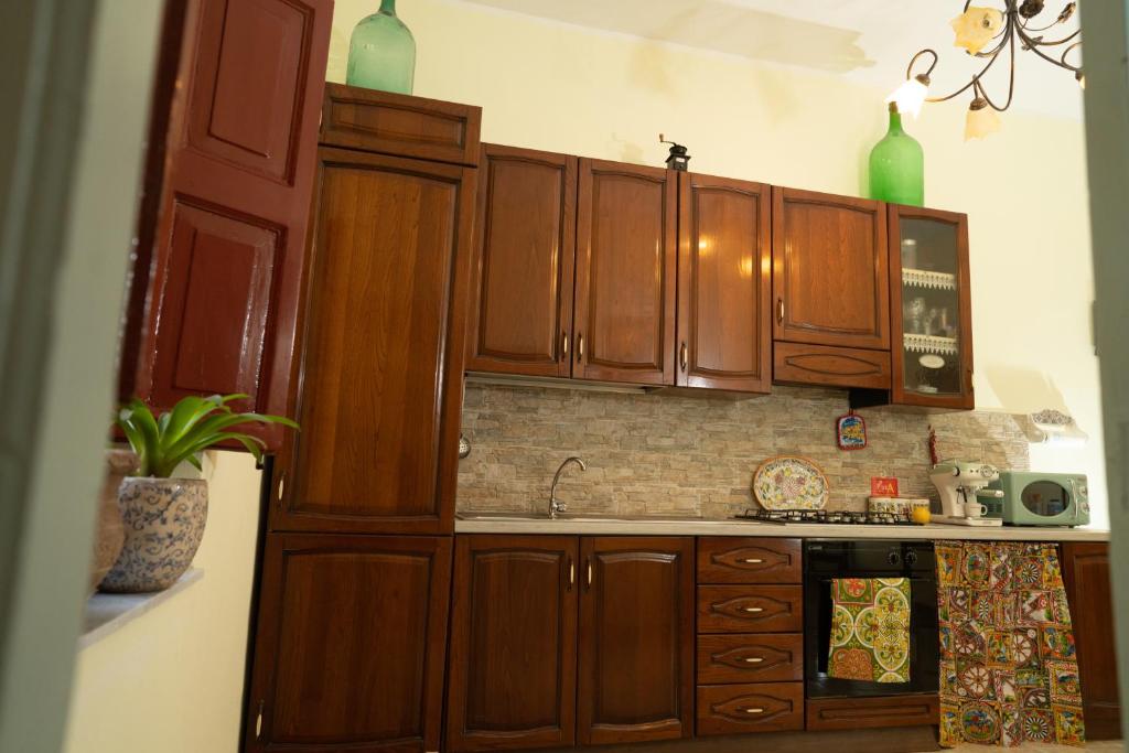 Kuchyň nebo kuchyňský kout v ubytování B & B Agrigento antica