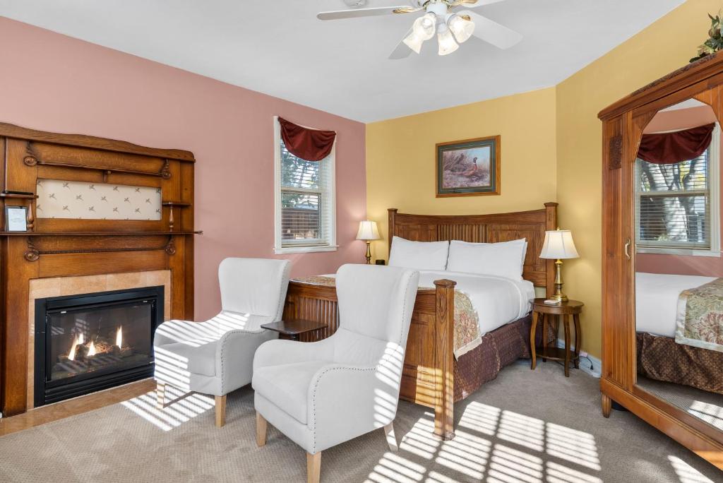 Hennessey House Bed and Breakfast - Salle De Roi
