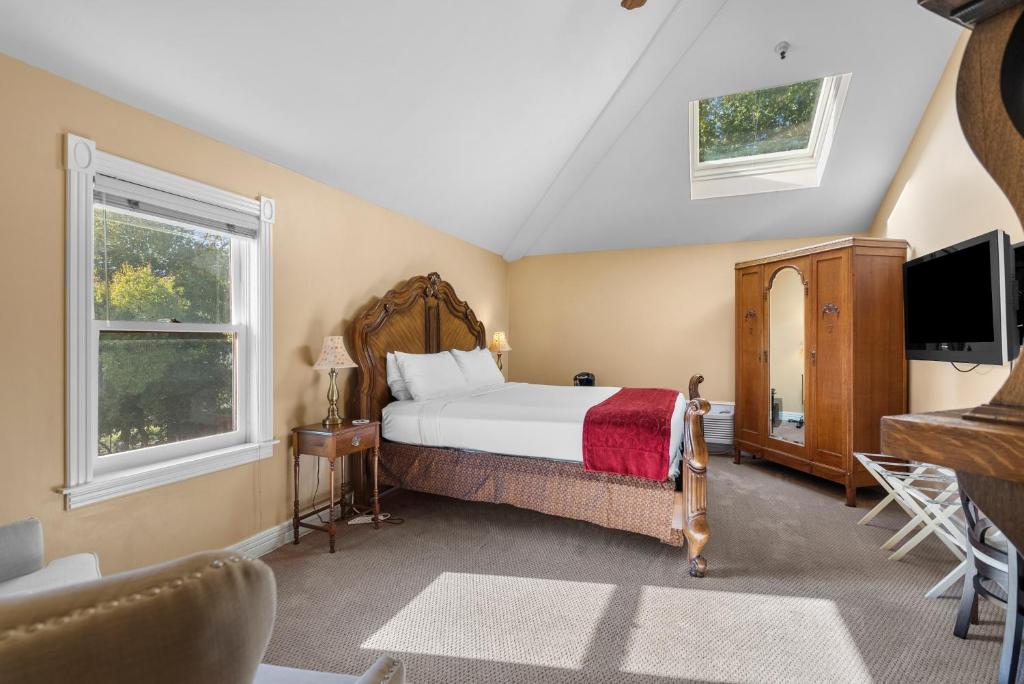Hennessey House Bed and Breakfast - Salle De Roi