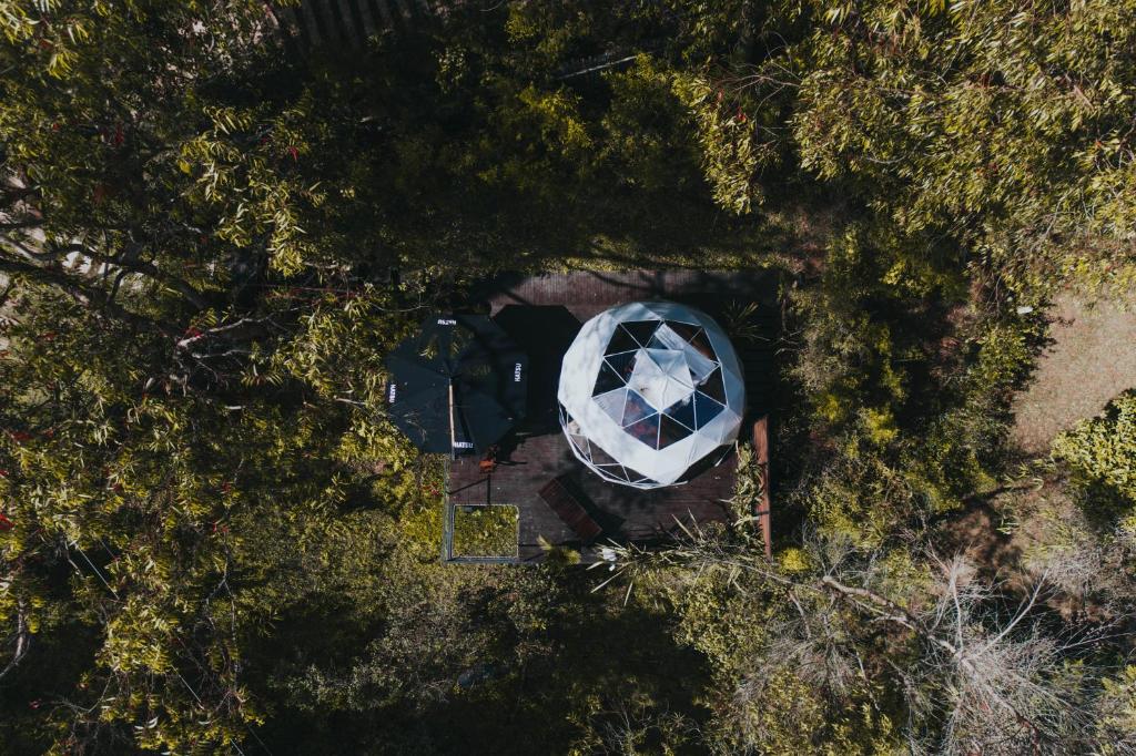 Letecký snímek ubytování Domus Glamping Guatapé