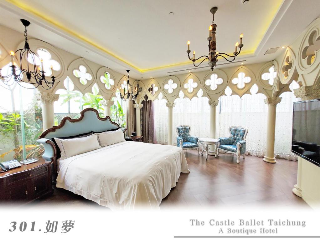 Postel nebo postele na pokoji v ubytování The Castle Ballet Taichung A Boutique Hotel