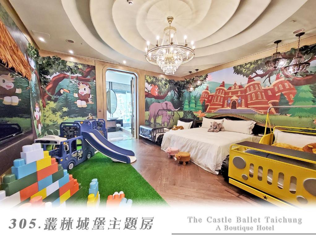 Postel nebo postele na pokoji v ubytování The Castle Ballet Taichung A Boutique Hotel