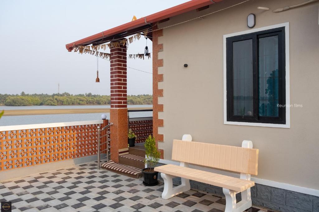 Reunion Ocean Tides - Housity