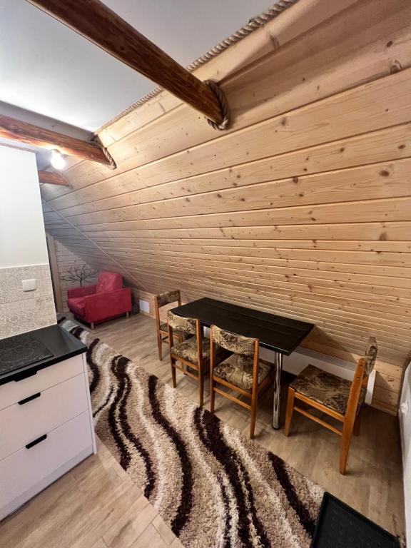 Pokoje gościnne 28 w skosie - Two-Bedroom Apartment