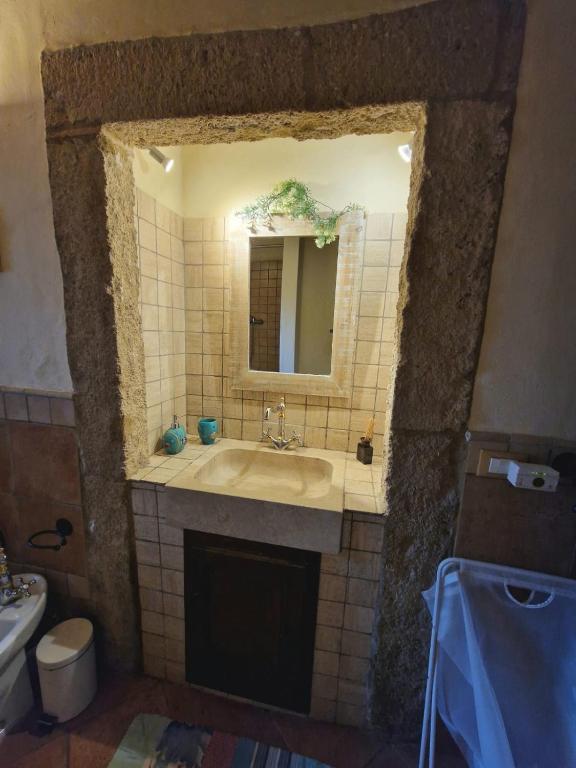 Łazienka w obiekcie Piccola casa toscana con giardino con vista mozzafiato