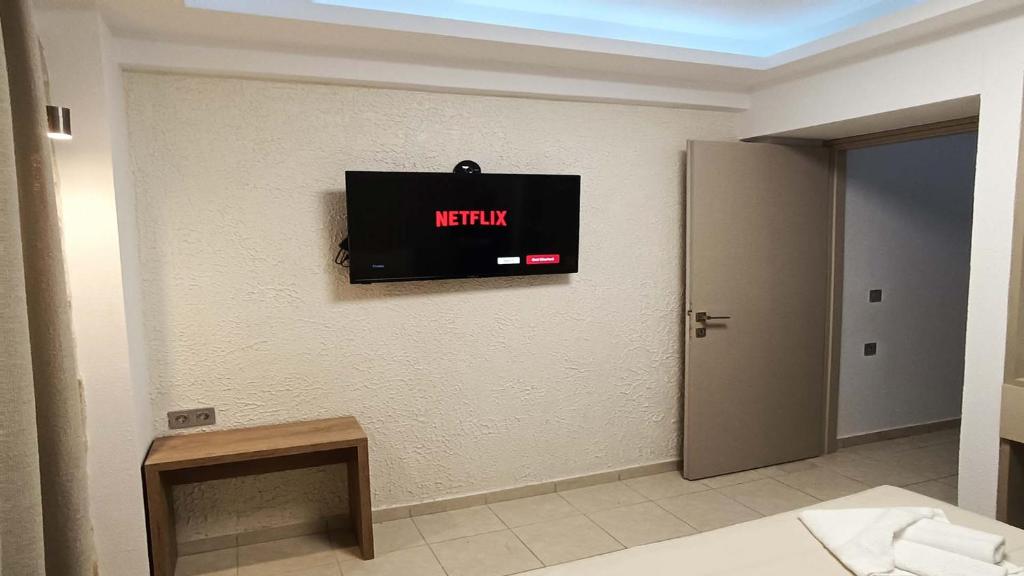 TV a/nebo společenská místnost v ubytování Anastasia Luxury Suites by Xenius Zeus in Nea Flogita