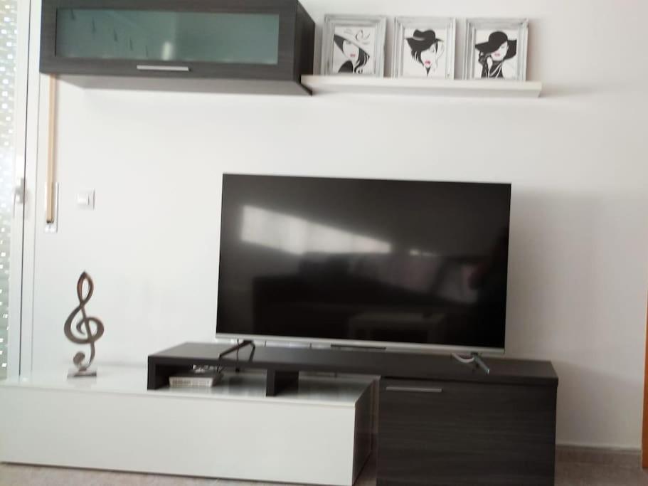 TV a/nebo společenská místnost v ubytování Playa, Port Aventura, Golf, wifi y Parking