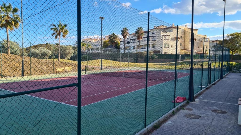 Tenis alebo squash v ubytovaní Ellies Hus alebo jeho okolí