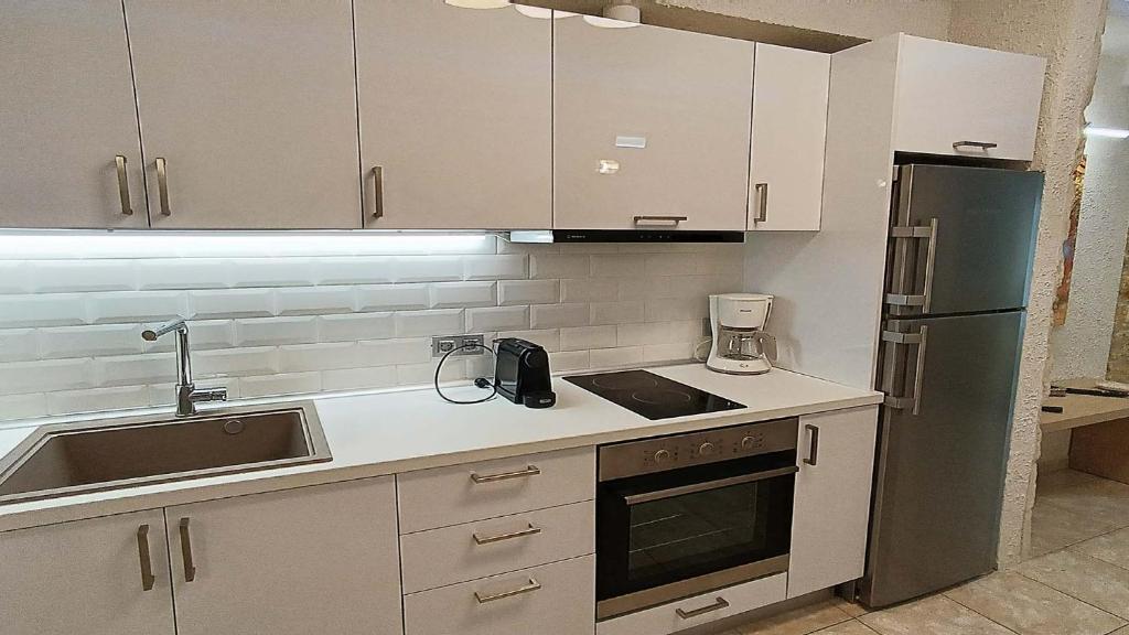 Kuchyň nebo kuchyňský kout v ubytování Anastasia Luxury Suites by Xenius Zeus in Nea Flogita