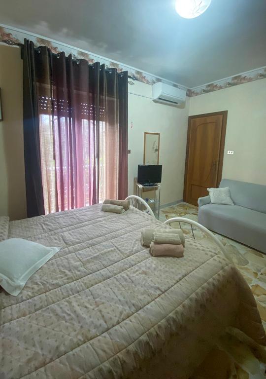 Łóżko lub łóżka w pokoju w obiekcie Casa vacanze Gioia