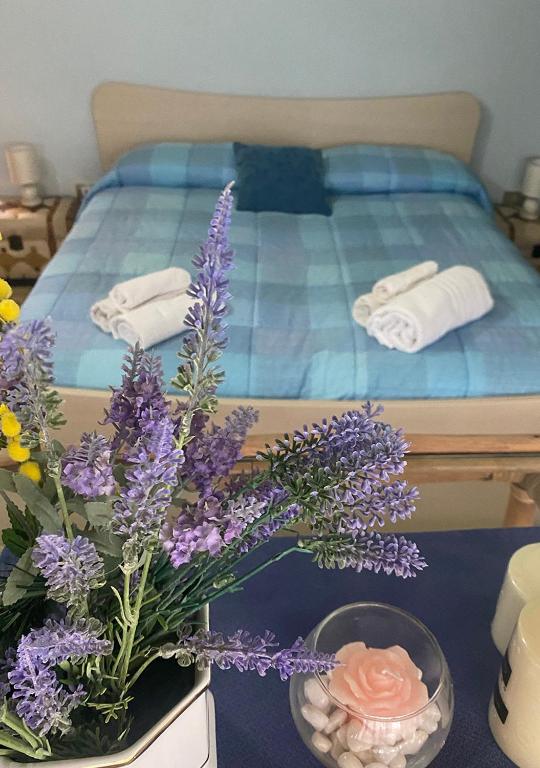 Łóżko lub łóżka w pokoju w obiekcie Casa vacanze Gioia