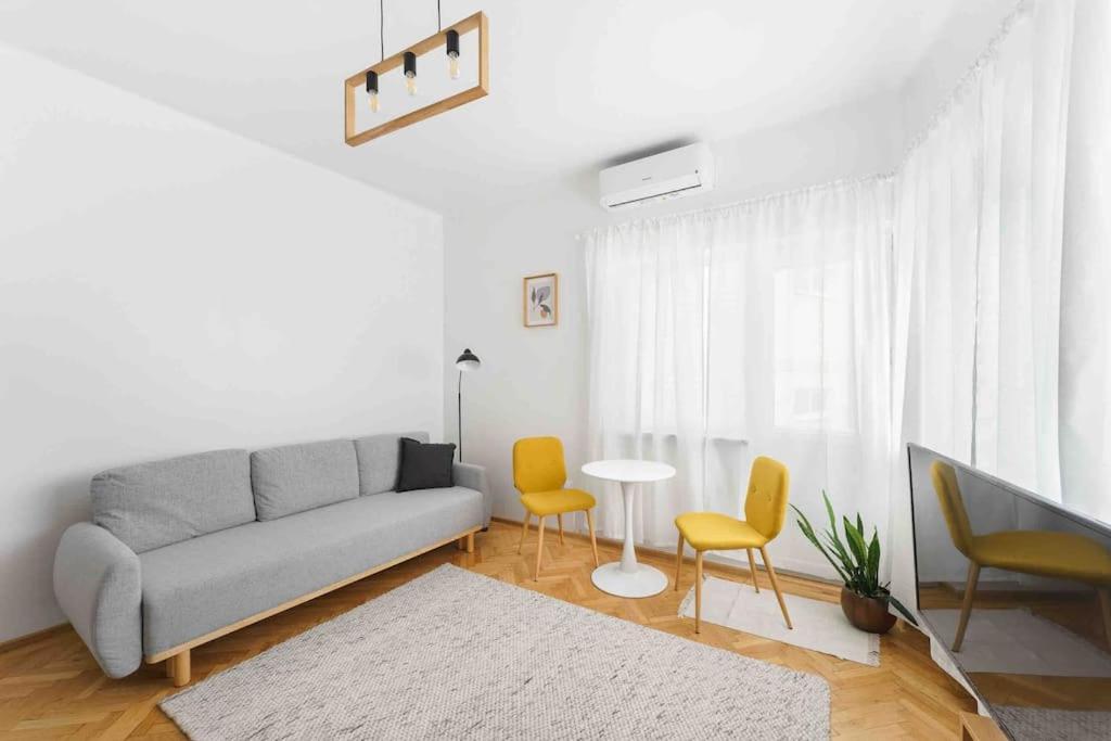 Apartment Sunny cozy Studio in Top Location, Bucharest, Romania
