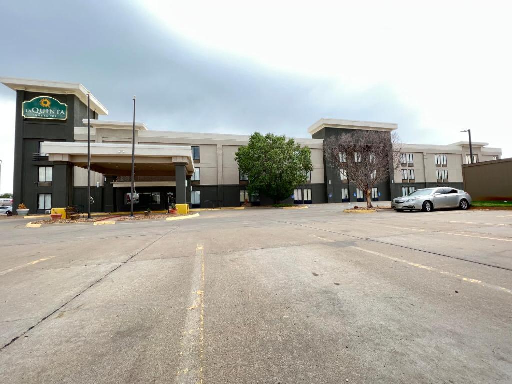 an empty parking lot in front of a building at La Quinta by Wyndham Salina in Salina