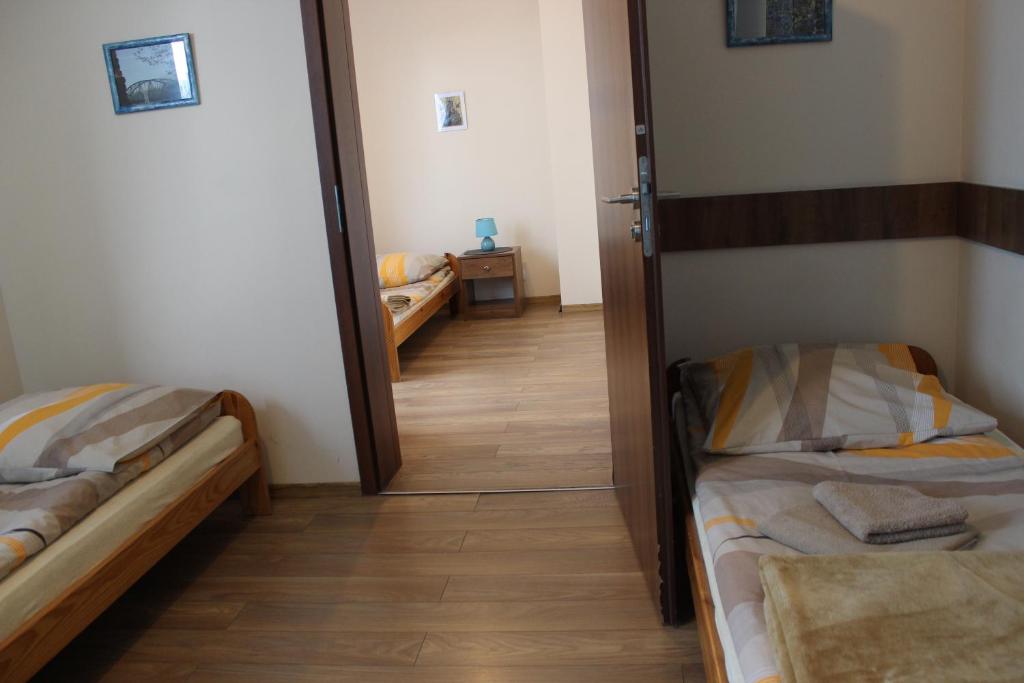 Postel nebo postele na pokoji v ubytování Dom Pielgrzyma