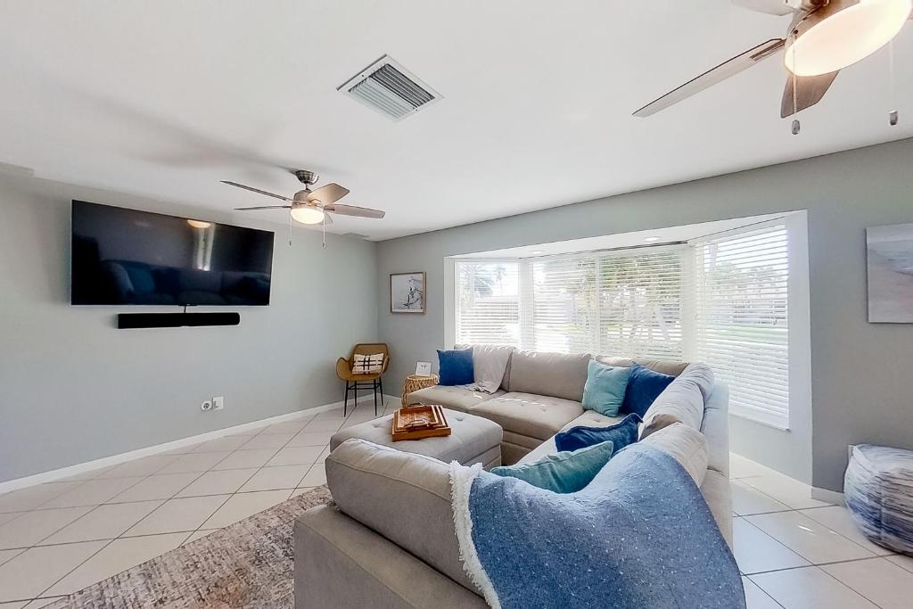 Life on the Canal, Cape Coral (updated prices 2024)