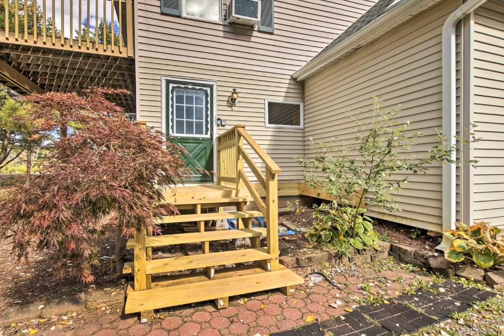 Zahrada ubytování Spacious Apt with Yard 3 Mi to Windham Mountain