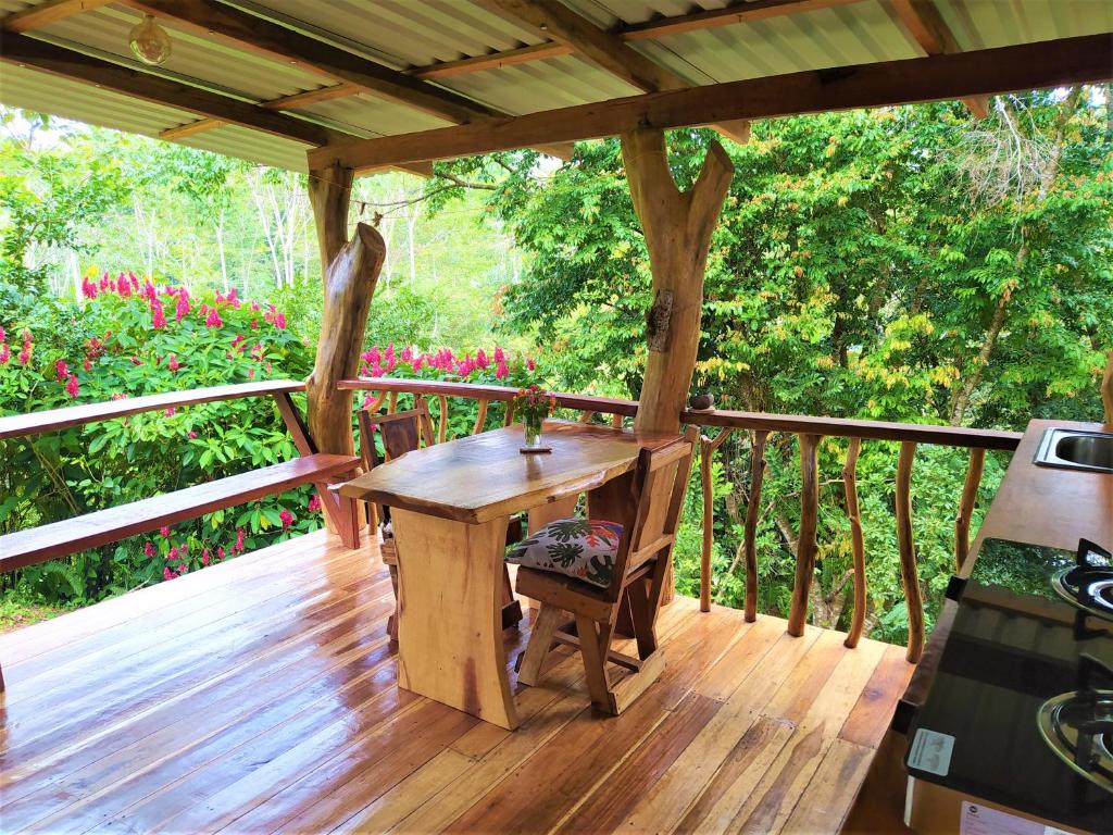 Balkón nebo terasa v ubytování Terra NaturaMa - off grid living in the jungle