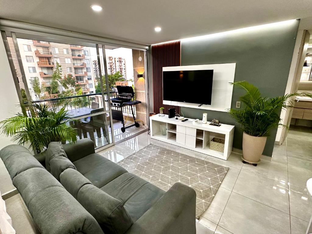 TV a/nebo společenská místnost v ubytování Apartamento luxury Girardot