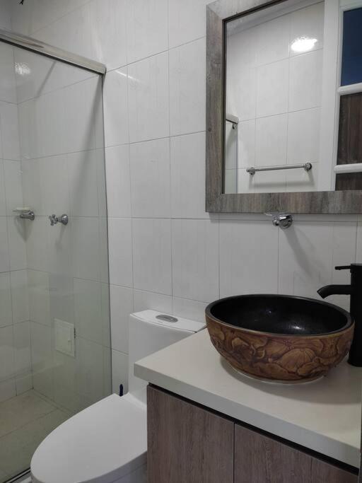 Un baño de Eco Hotel La Primavera - Cabañas Campestres de Descanso