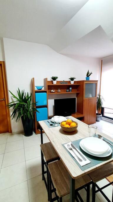 A kitchen or kitchenette at atico a 500m del mar con plaza de garaje y gran terraza