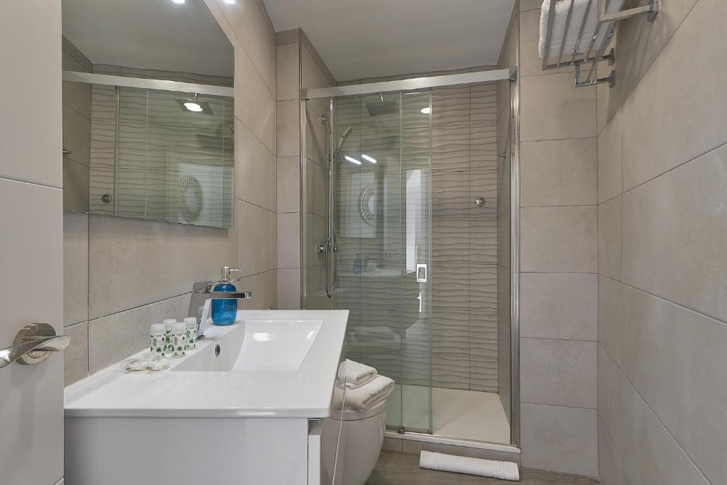A bathroom at Capitán - Apartamento en el autentico centro de Málaga