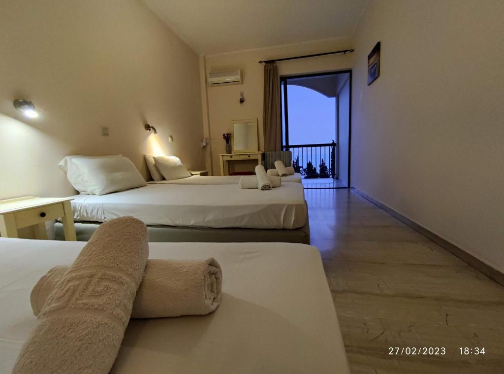 Postel nebo postele na pokoji v ubytování Siora Leni Hotel