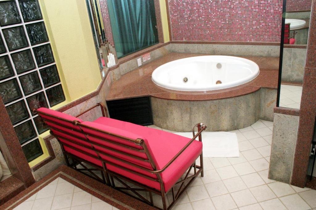  Status Motel (Adult Only)
