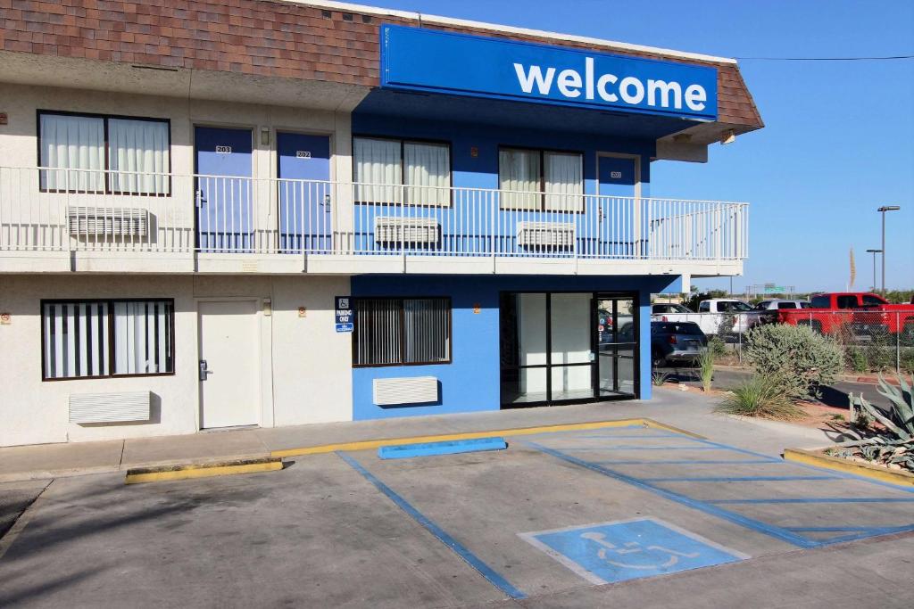 a welcome sign on the side of a building at Motel 6-San Angelo, TX in San Angelo