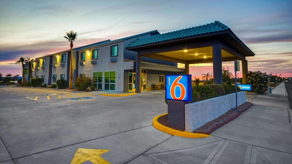 a hotel parking lot with a sign in a parking lot at Motel 6-Lake Havasu, AZ - Lakeside in Lake Havasu City