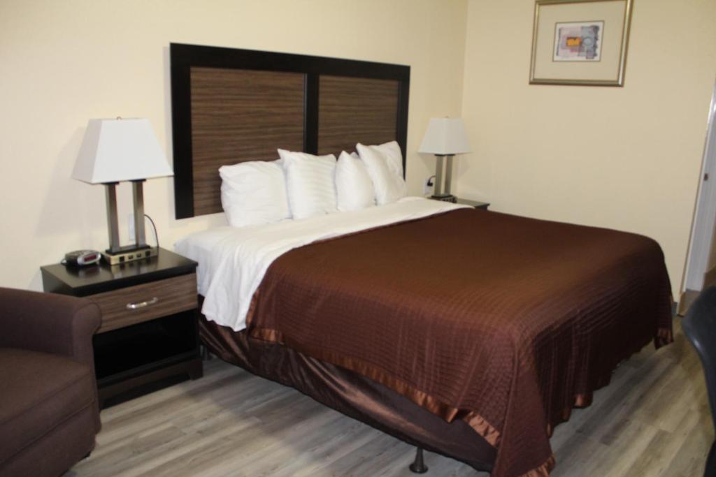 Rodeway Inn Medford South I-5 photo