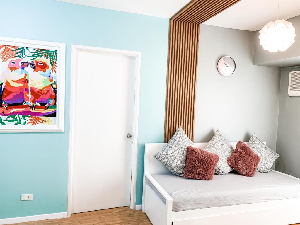 Postel nebo postele na pokoji v ubytování Lovely 1 Bedroom unit in Avida w/ WiFi (upto 4 pax)