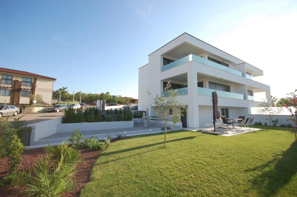 Apartments by the sea Vantacici, Krk 20630, Malinska, Croatia