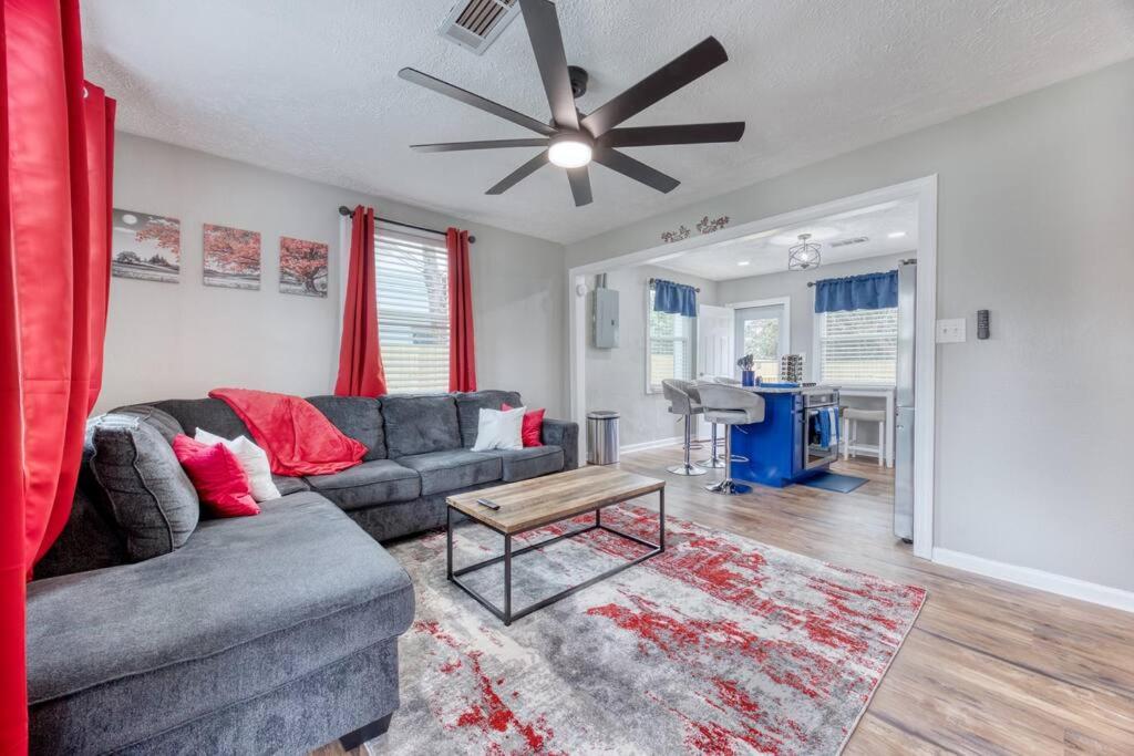 a living room with a couch and a ceiling fan at Cozy Home with City Views in Columbus