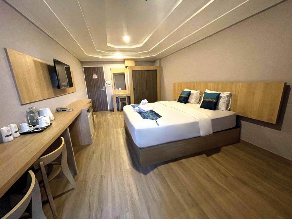 
Deluxe Double Room (2 Adults + 1 Child)
