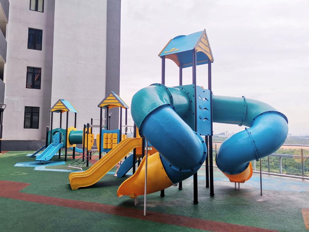 Herní místnost nebo prostor pro děti v ubytování Opposite Legoland 5mins Medini DPristine 8 to 10pax