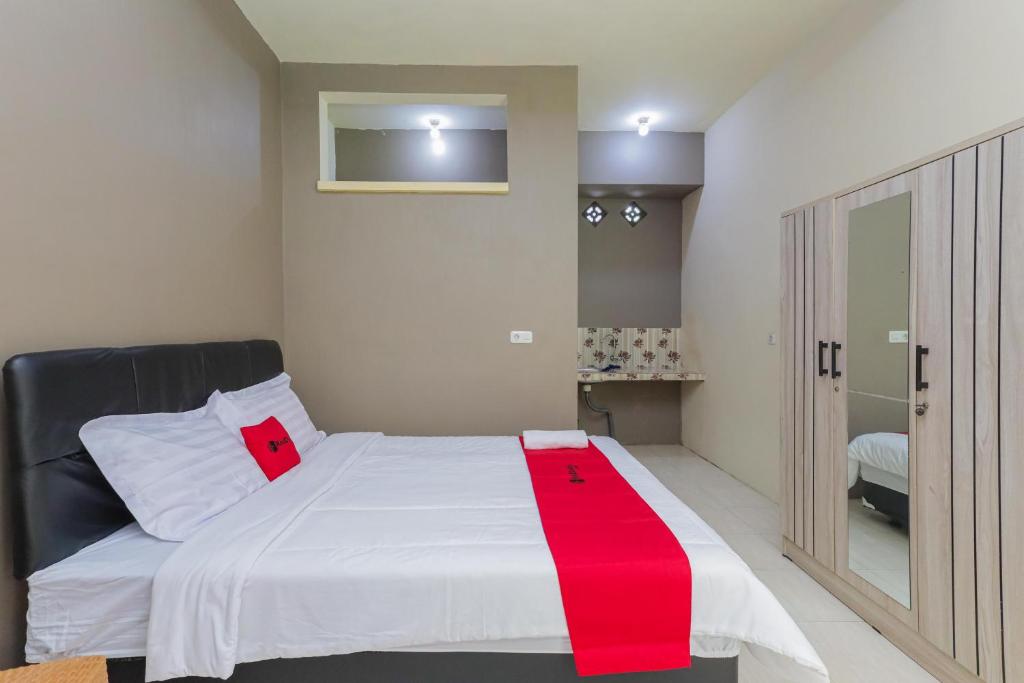 RedDoorz Plus @ Villa Bontes Batu - 标准双人间