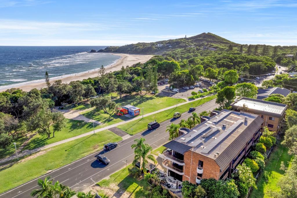 an aerial view of a building next to a beach at Fuller Holidays-Unit Pacific in Byron Bay