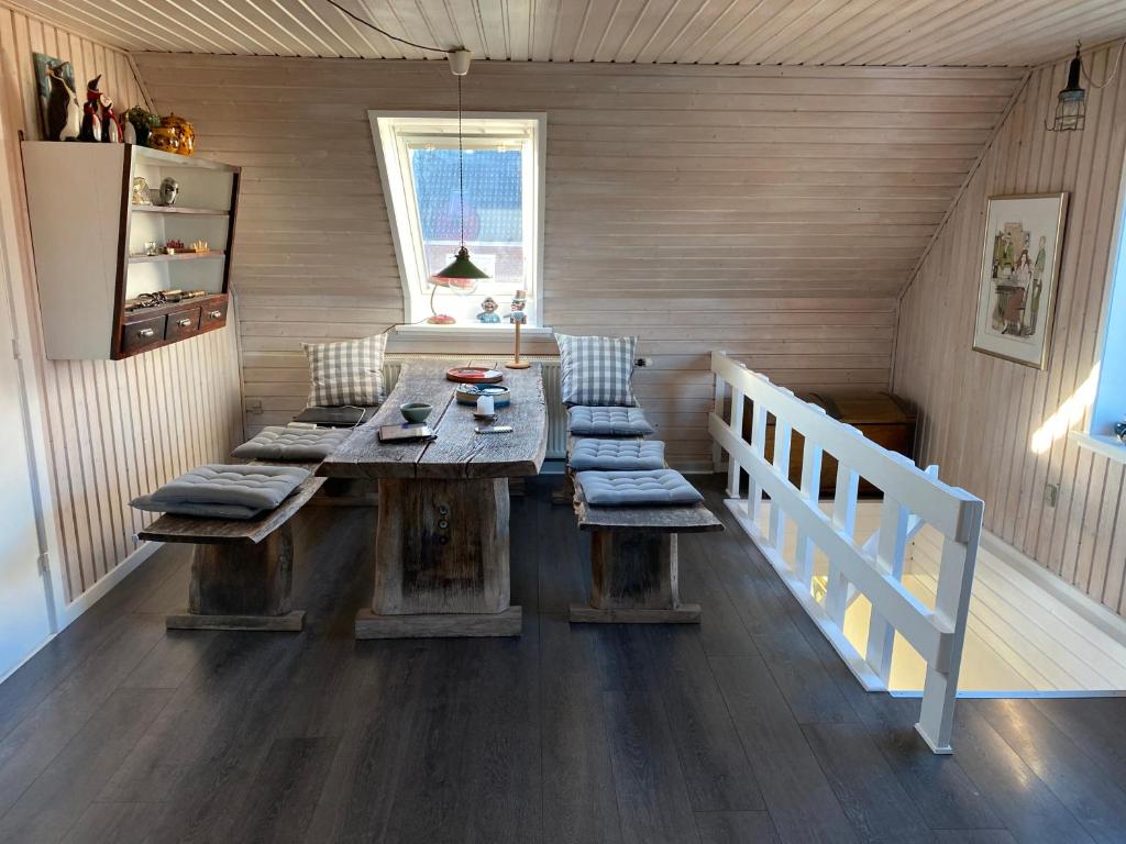 Posezení v ubytování feriehus med havudsigt