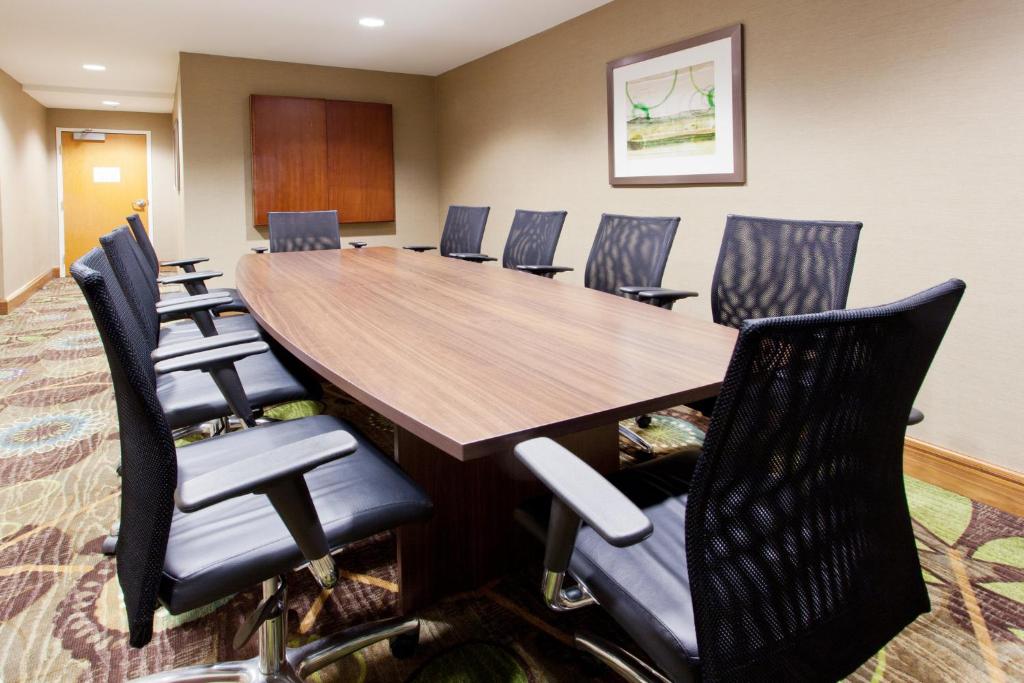 a conference room with a large wooden table and chairs at Holiday Inn Baltimore BWI Airport by IHG in Linthicum Heights
