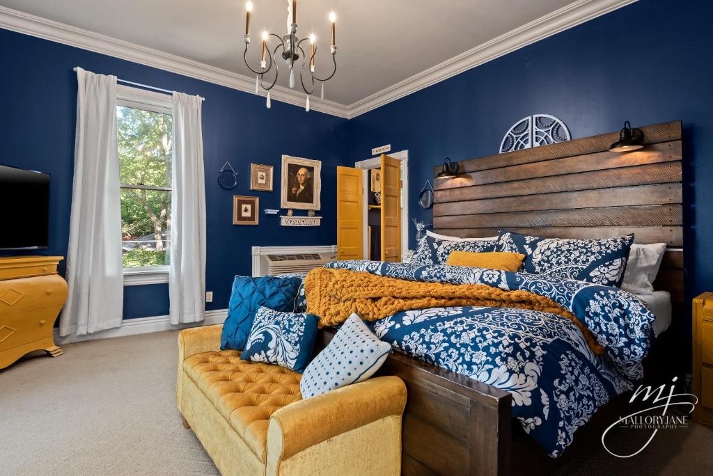 The 1883 Peabody House Bed & Breakfast - Chambre Royale Avec Balcon