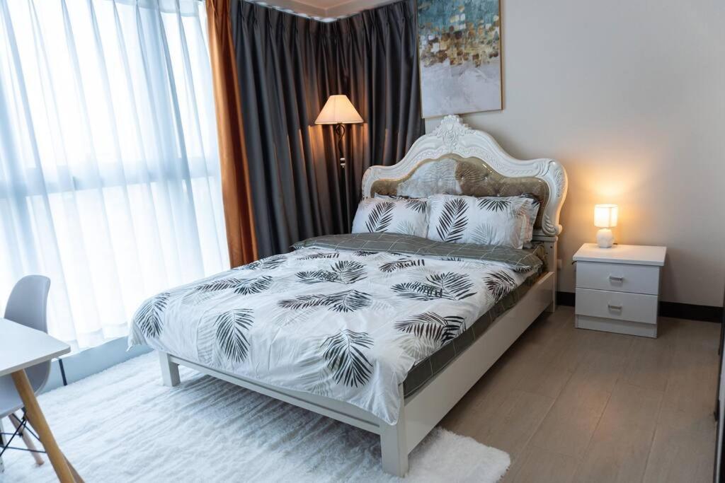 2b R A2J Luxury 2BR BGC Uptown Suite Near Uptown Mall, Manila (updated ...