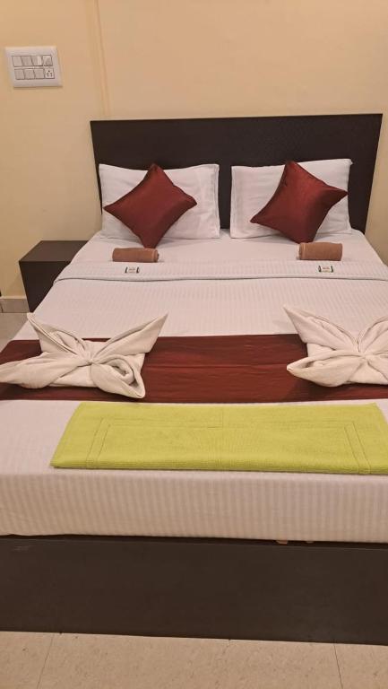 Postel nebo postele na pokoji v ubytování VRS Residency
