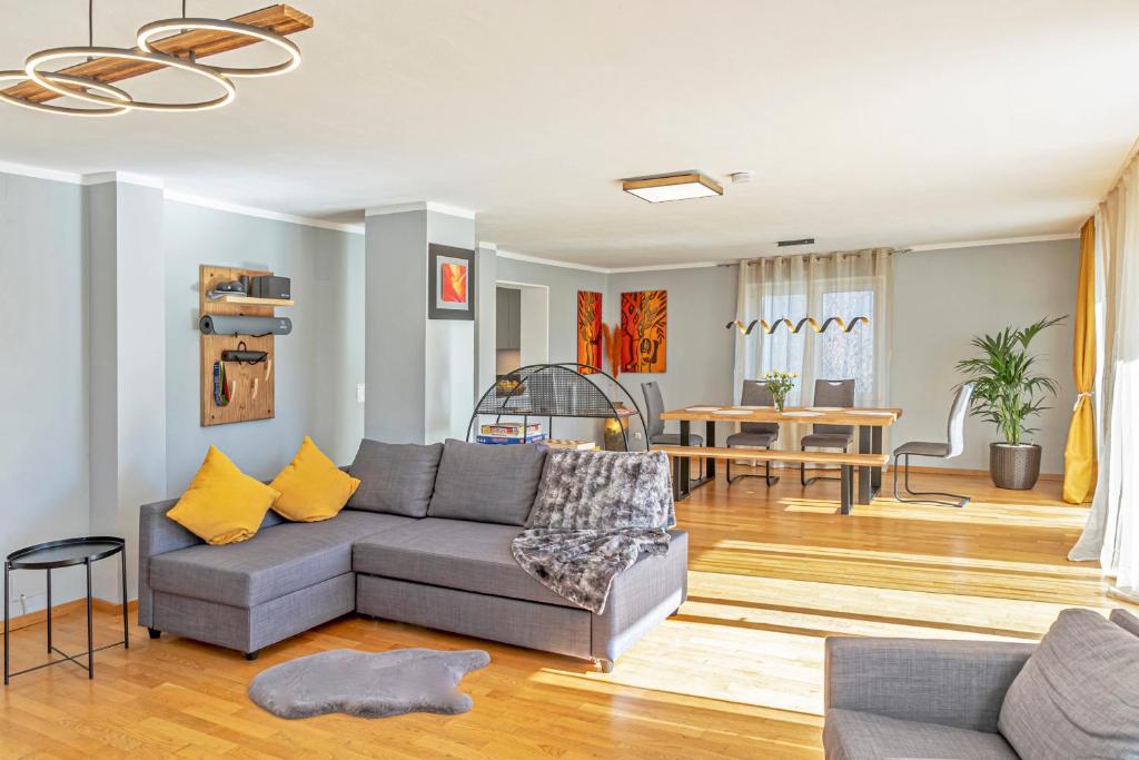 a living room with a couch and a table at Dream Flat near the fair - Apartment in Augsburg bei der Messe in Augsburg