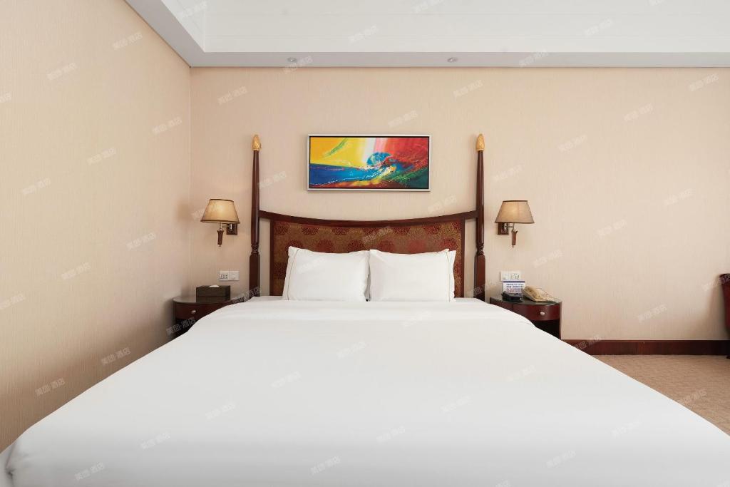 Postel nebo postele na pokoji v ubytování 深圳国际会展中心凯嘉酒店-Shenzhen Kaijia Hotel-Shenzhen-World