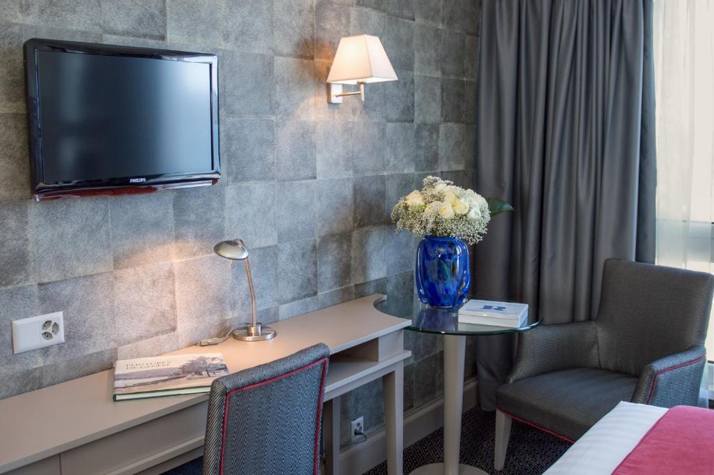 Drake Longchamp - Resim 18