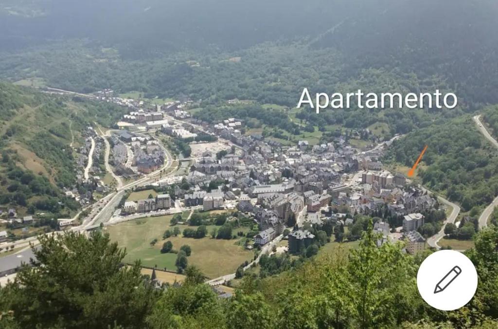 Fotografie z fotogalerie ubytování PISO VIELHA CENTRICO con vistas y wifi v destinaci Vielha