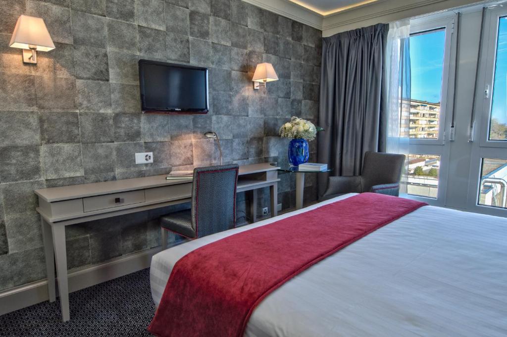 Drake Longchamp - Resim 17