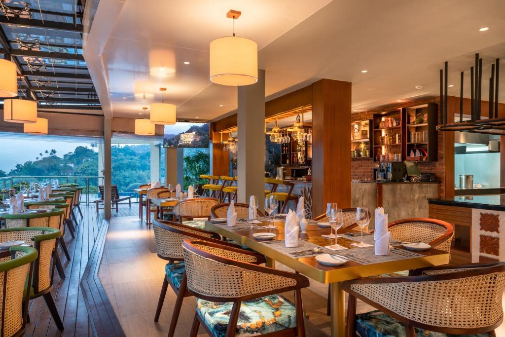 Restaurace v ubytování Grand Serendib Hotel