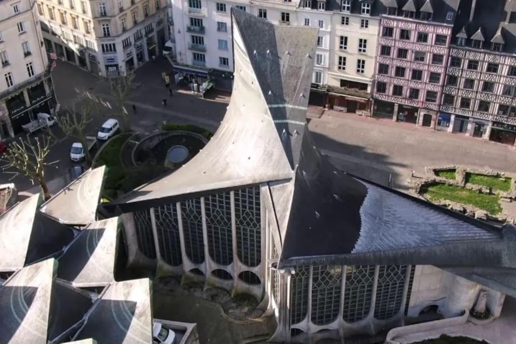 a view of a building in a city at Studio quartier historique in Rouen